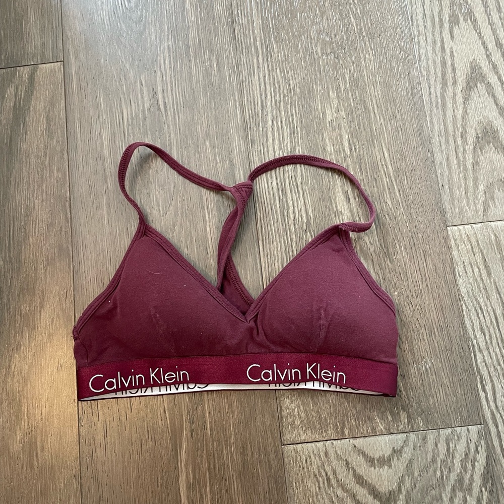 CALVIN KLEIN SPORTS BRA : only worn once! In perfect condition 💓💓💓